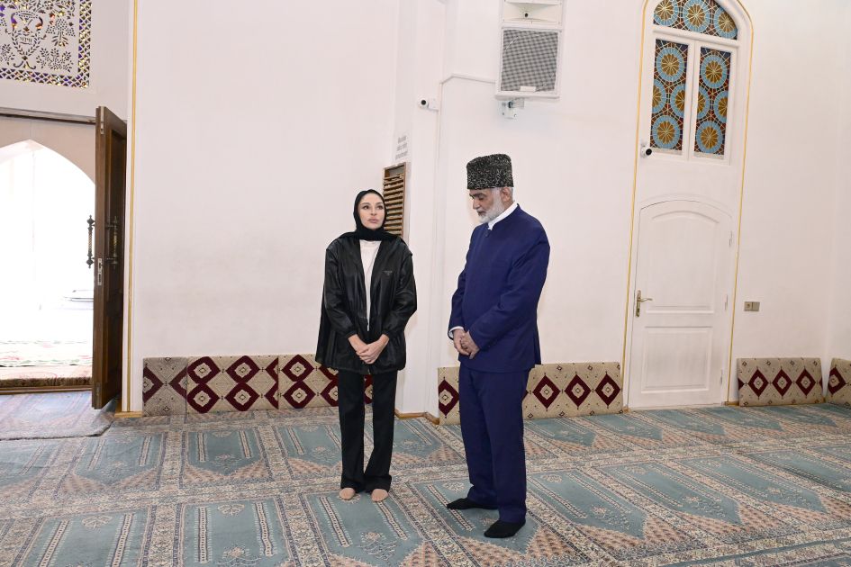 First Vice-President Mehriban Aliyeva visited Shah Abbas and Huseyniyye mosques in Ganja [PHOTOS/VIDEO]