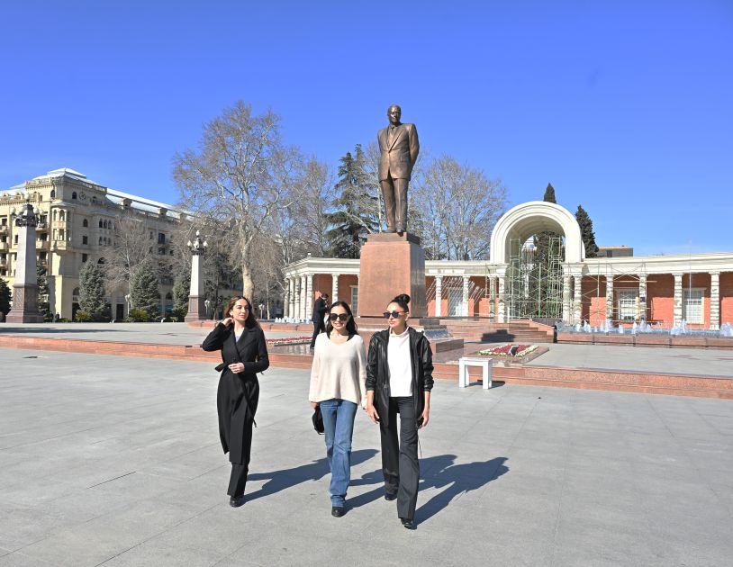 First Vice-President Mehriban Aliyeva visits Ganja Tribute to National Leader Heydar Aliyev’s monument [PHOTOS]