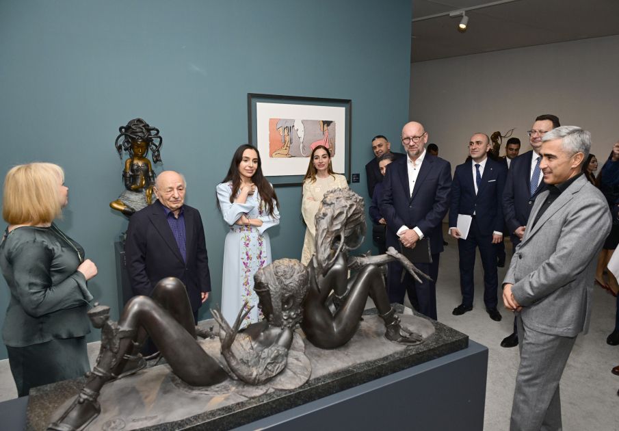 Mystery of Rose exhibition by sculptor Andrey Ostashov opens at Heydar Aliyev Center [PHOTOS]