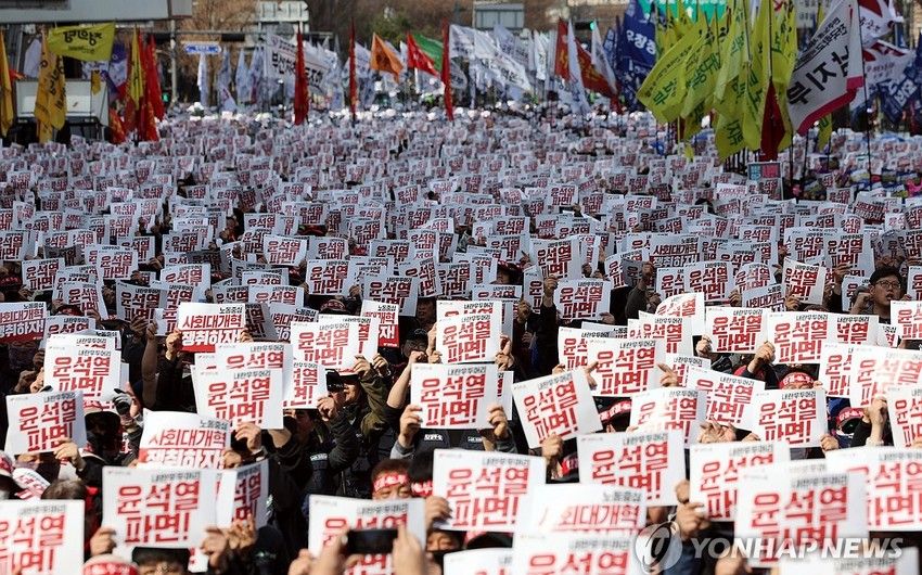 Tens of thousands rally in Seoul over impeachment of President Yun Seok-yol