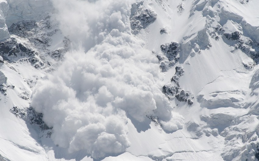 Bodies of Azerbaijan Army servicemen caught in avalanche found