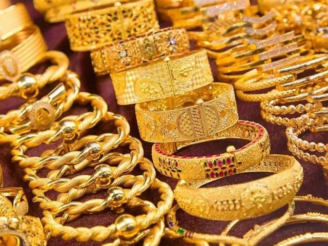 Gold prices drop in Pakistan after reaching record high