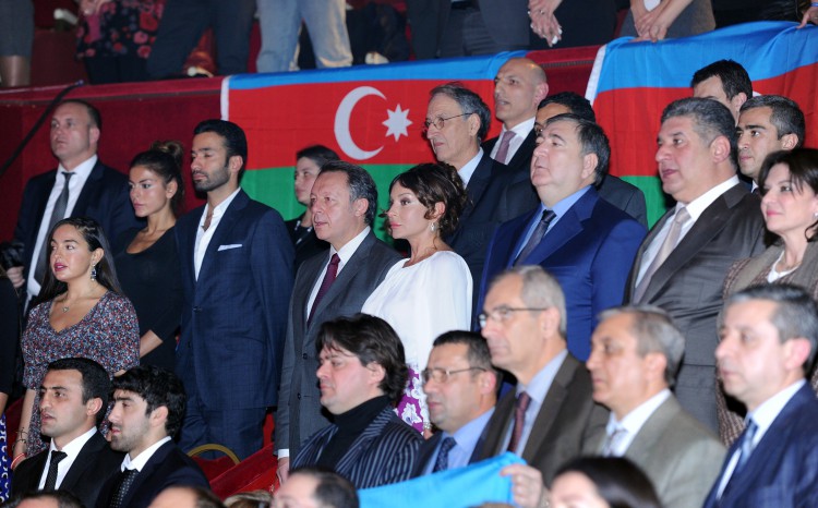 First Lady watches Azerbaijani, French wrestlers’ friendly match in Paris