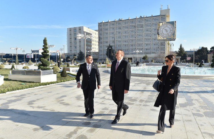 President reviews new park in Baku