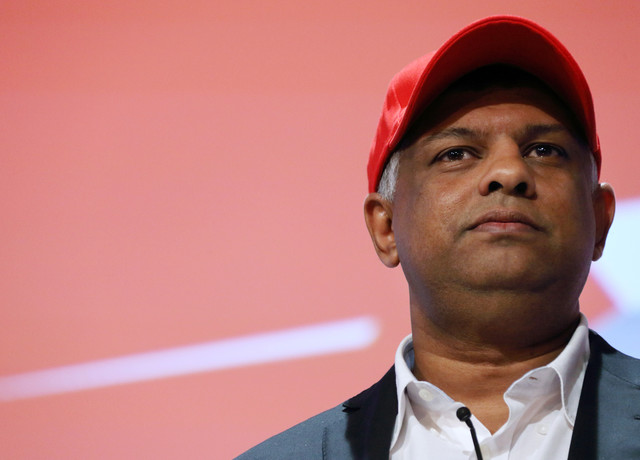 AirAsia CEO uses Twitter to ask ‘Pray Hard’ after plane vanishes