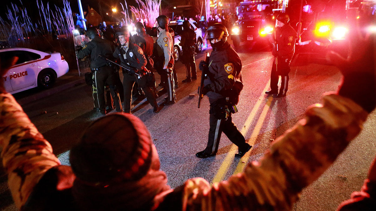 Ferguson reaction across U.S. shows a more complex racial divide