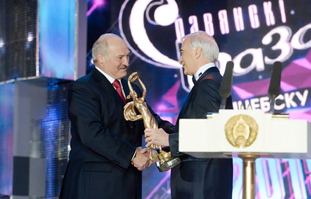 Belarusian president awards Polad Bulbuloglu