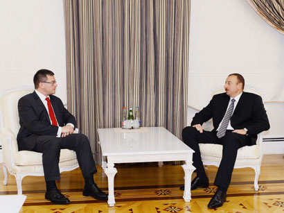 Azeri president meets former Romanian PM